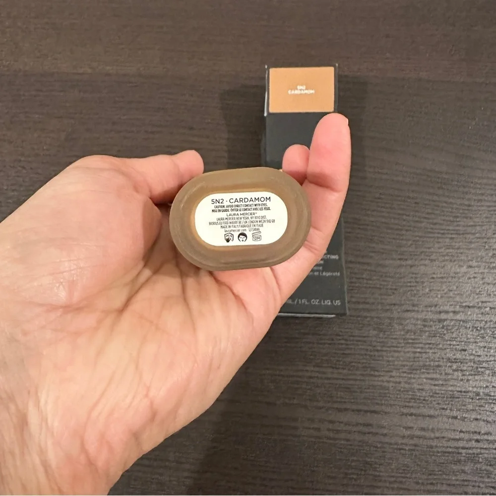 NEW Laura Mercier Real Flawless Foundation in Cardamom 5N2